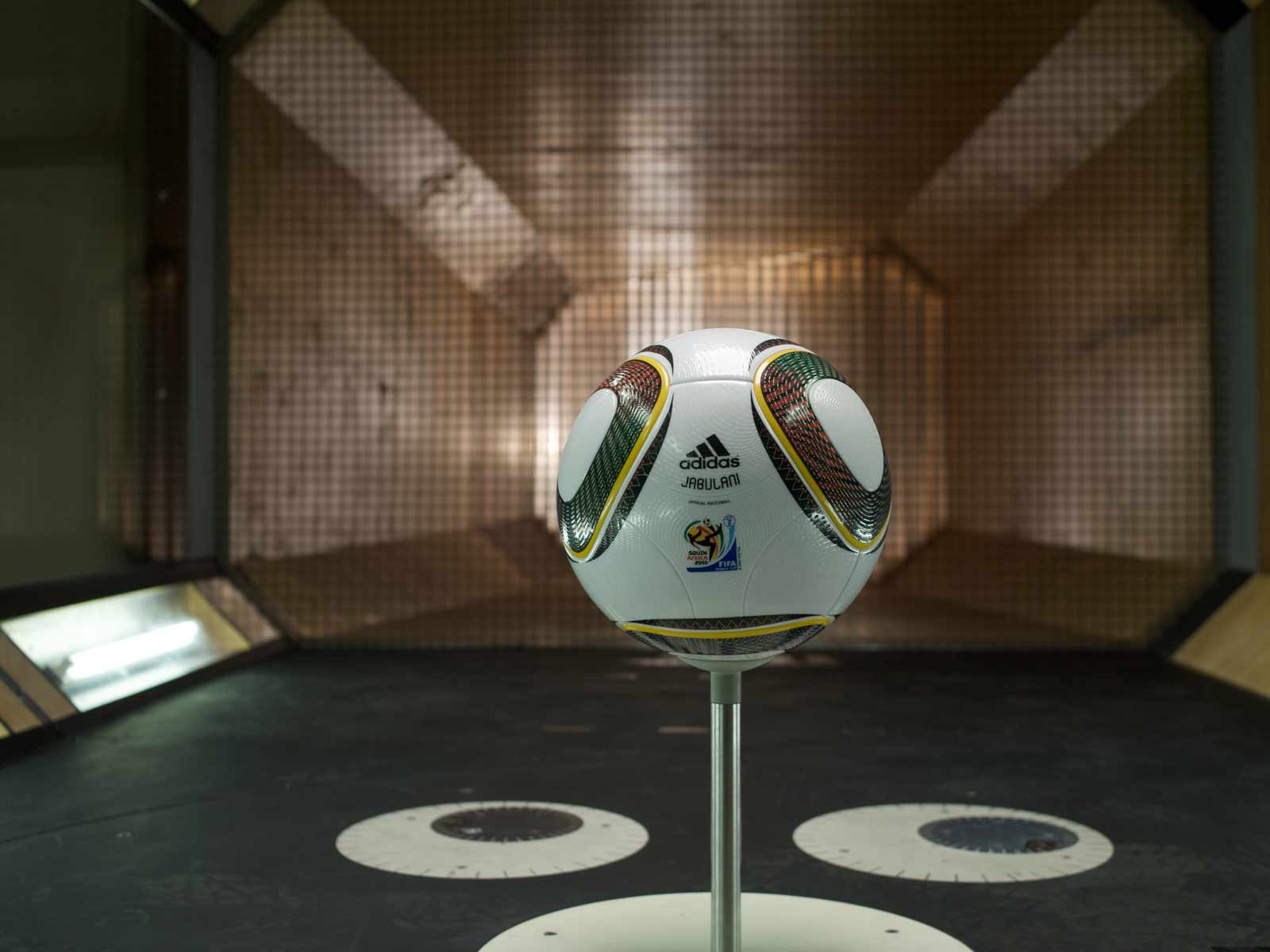 Официальный мяч Чм 2010 - Jabulani.