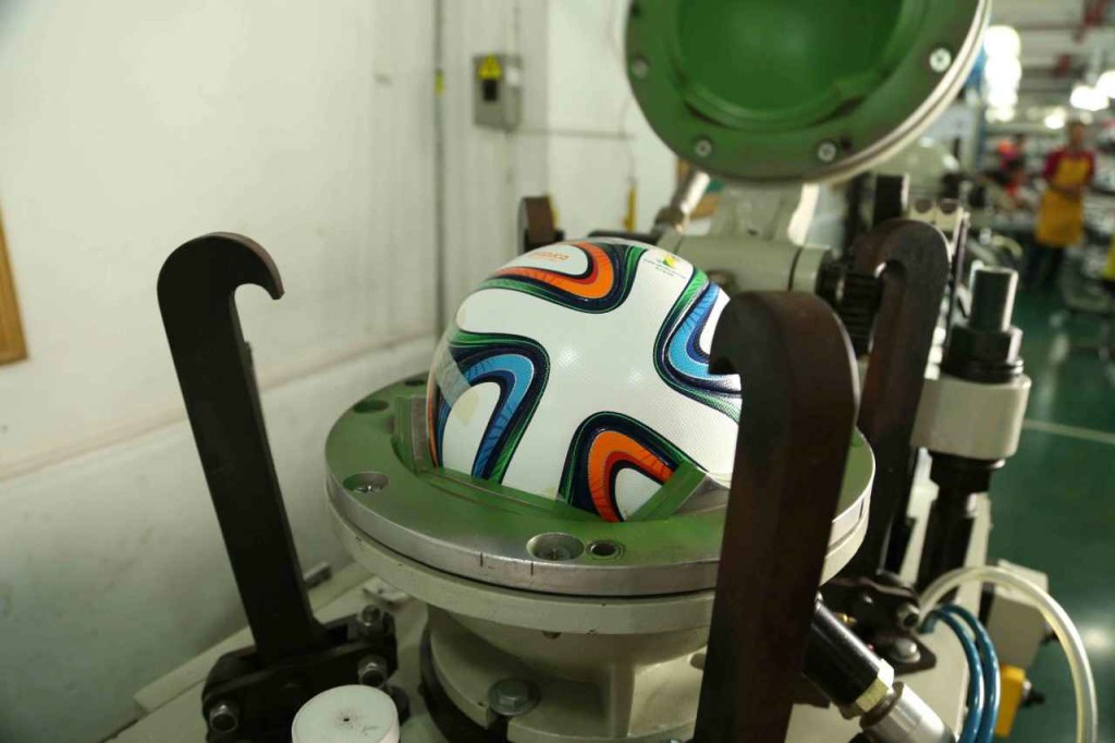 изготовление мяча Brazuca