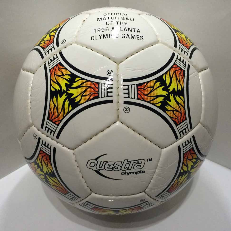 Официальный мяч Олимпийских игр 1996 года - Questra Olympia.