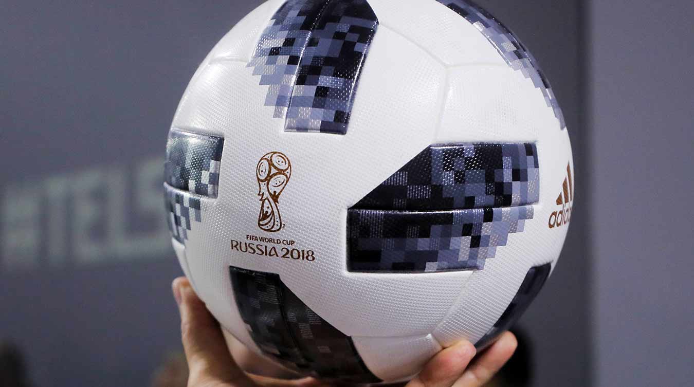 Официальный мяч Чемпионата Мира по футболу 2018 - Telstar 18